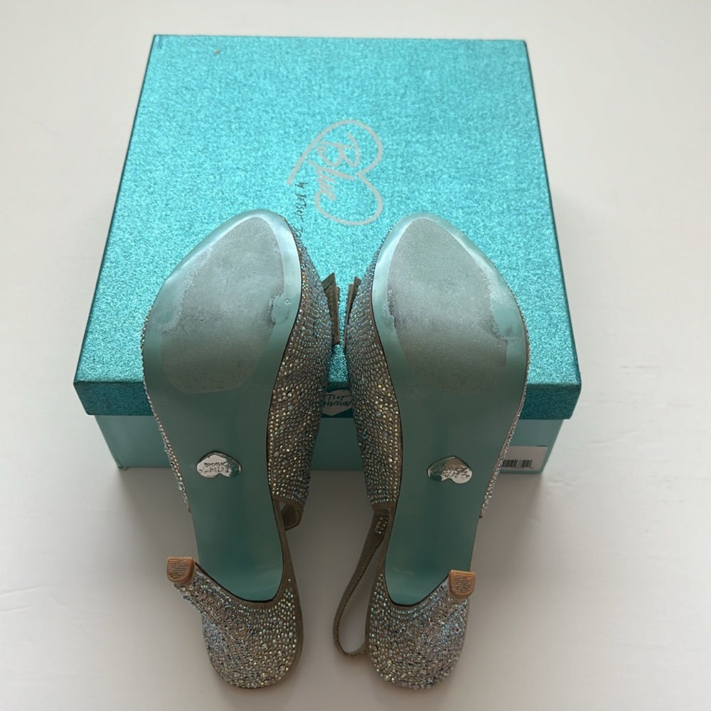 Blue by Betsy Johnson | Champ Fab Bow Pumps - Picture 5 of 8